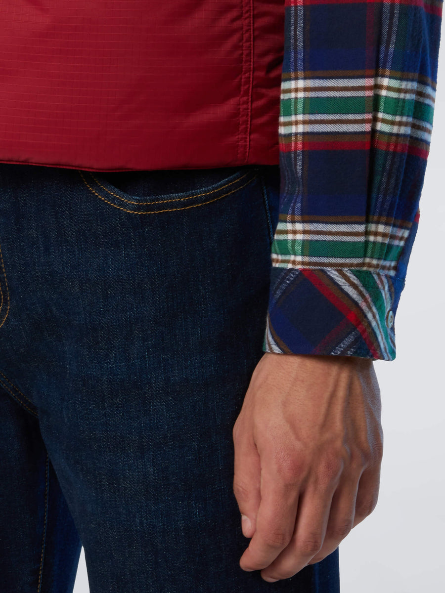 6 | Şakayık Kırmızısı